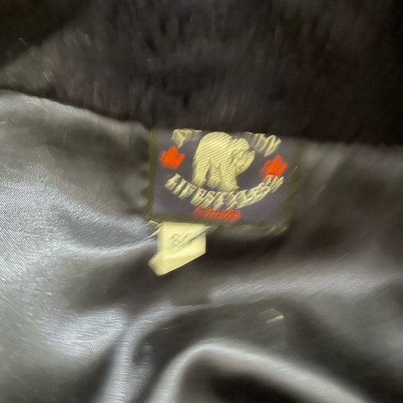 Northern Lifestyles Canada Inukshuk print oversized faux fur jacket. - Picture 5 of 5